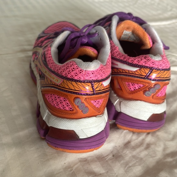 Asics running shoes - Picture 2 of 5